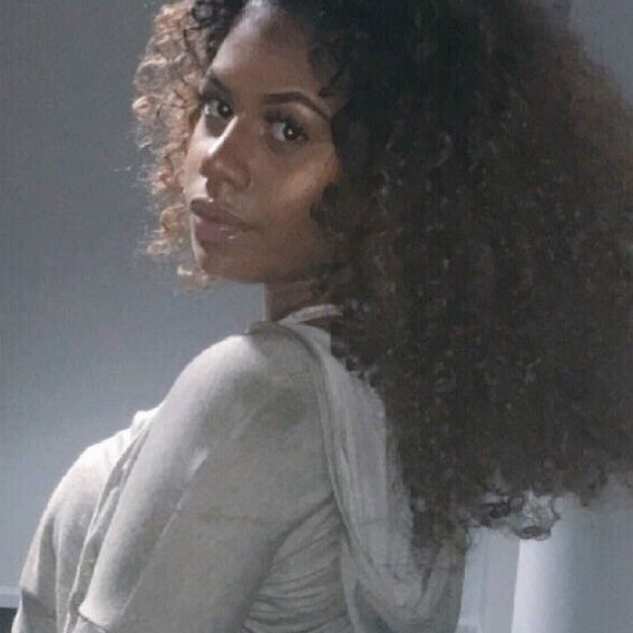 ใส่คอนแทคเลนส์ว่ายน้ำ