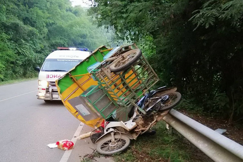 อดีตช่างภาพยืมกล้องแล้วหนีรถคว่ำตาย