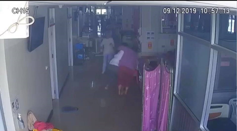 คนไข้แทงคอหมอ