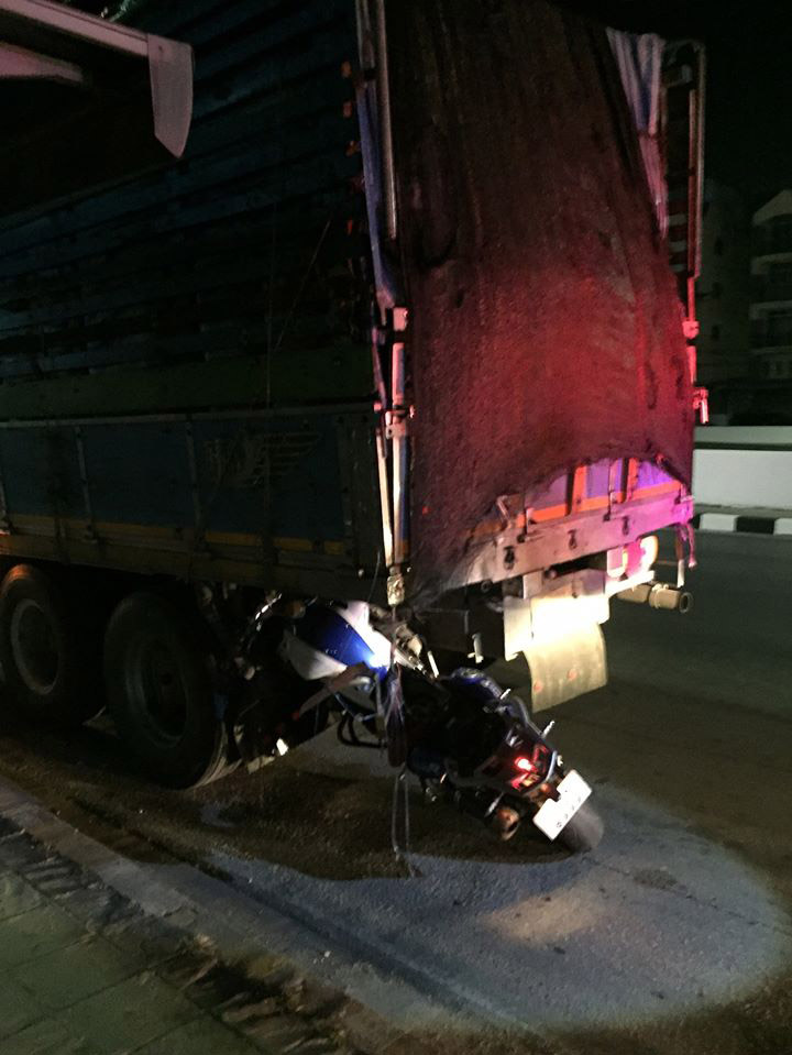 บิ๊กไบค์ชนสิบล้อ