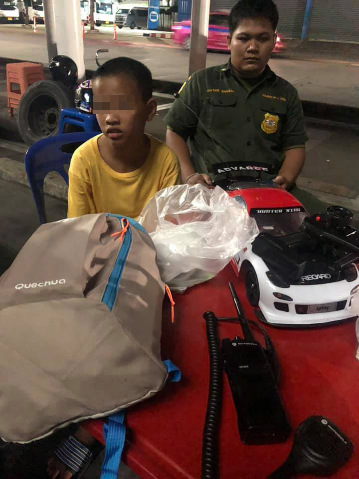 เด็กหนีออกมาจากสถานสงเคราะห์