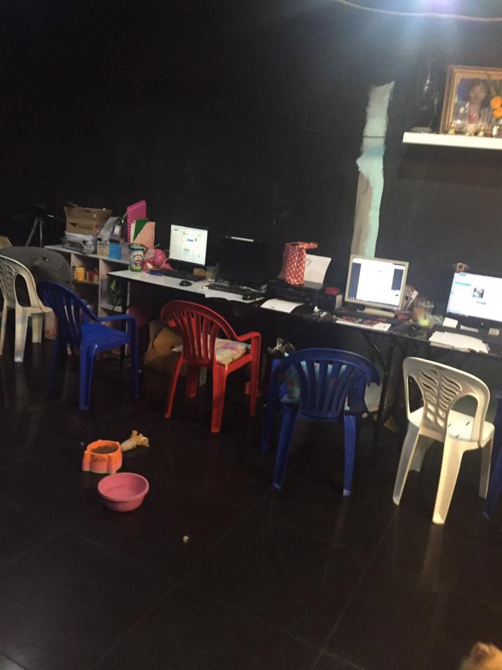 ราชินี บาร์เรียขายครื่องสำอางเถื่อน