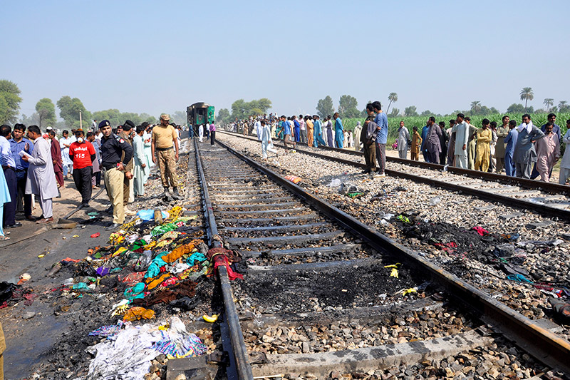 ไฟไหม้รถไฟปากีสถาน
