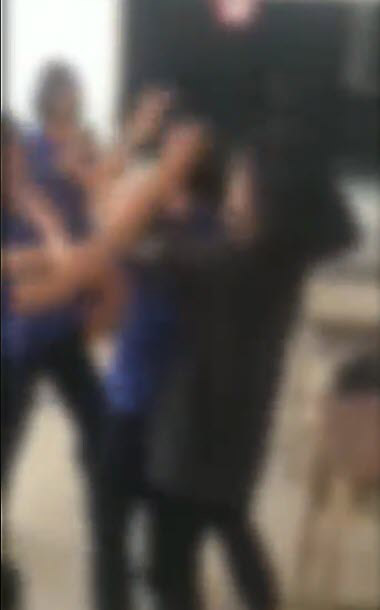 นักเรียนตบกัน