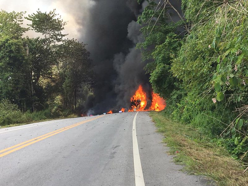 รถบรรทุกน้ำมันคว่ำ