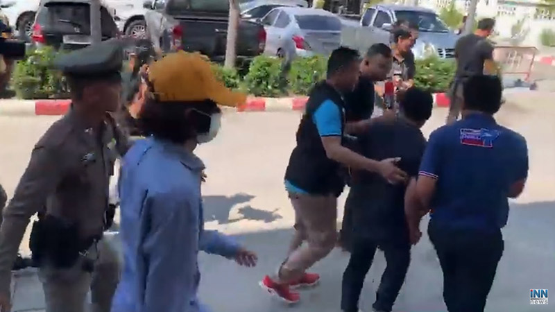 แก๊งล็อกคอทำร้ายคนแก่