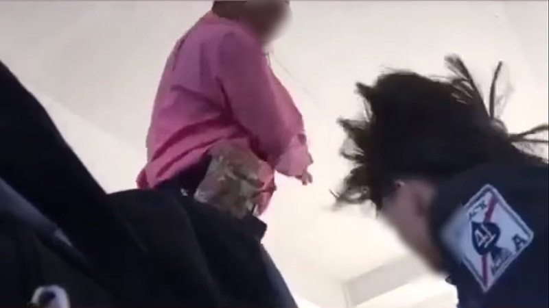 ครูตบนักเรียน