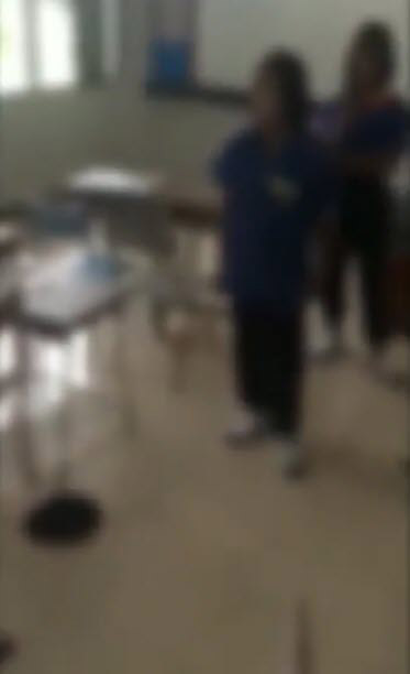 นักเรียนตบกัน