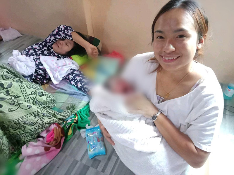 คลอดลูกกลางบ้าน