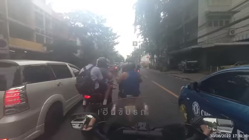 บิ๊กไบค์ตบหัวลุงพิการ