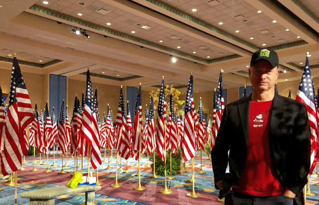 แกรี ซินิส ใจบุญ พาลูกทหารผ่านศึกเที่ยว