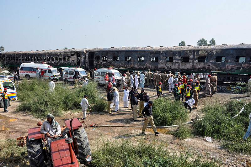 ไฟไหม้รถไฟปากีสถาน