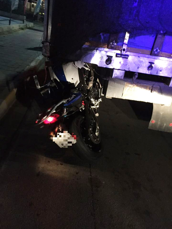 บิ๊กไบค์ชนสิบล้อ