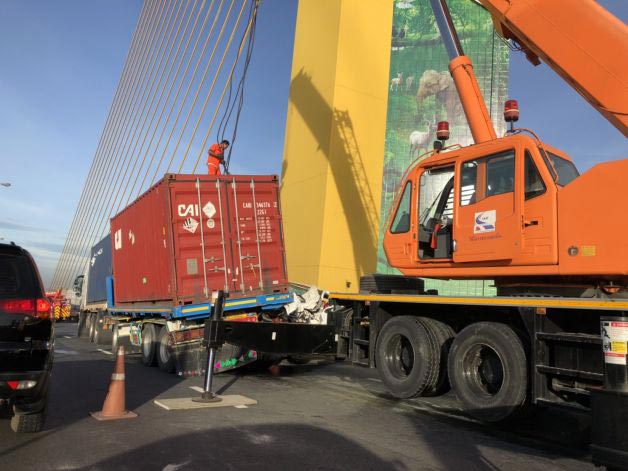 รถกระบะชนรถบรรทุก