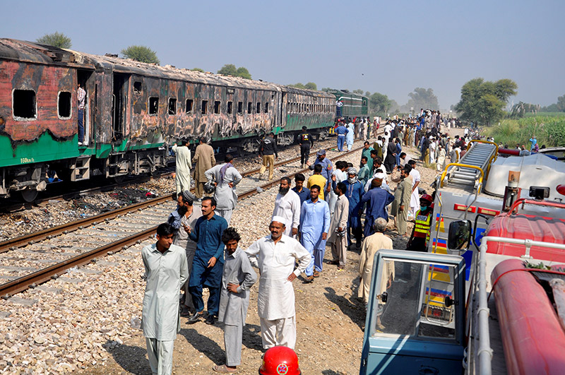 ไฟไหม้รถไฟปากีสถาน