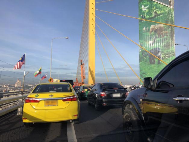 รถกระบะชนรถบรรทุก