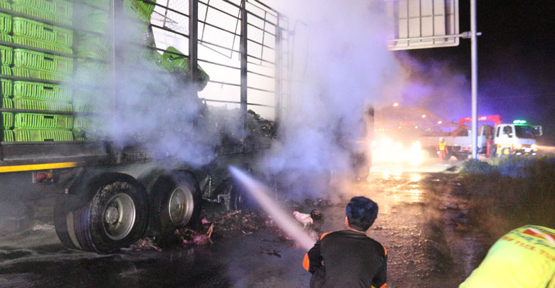 รถเทรลเลอร์ชนรถสิบล้อ