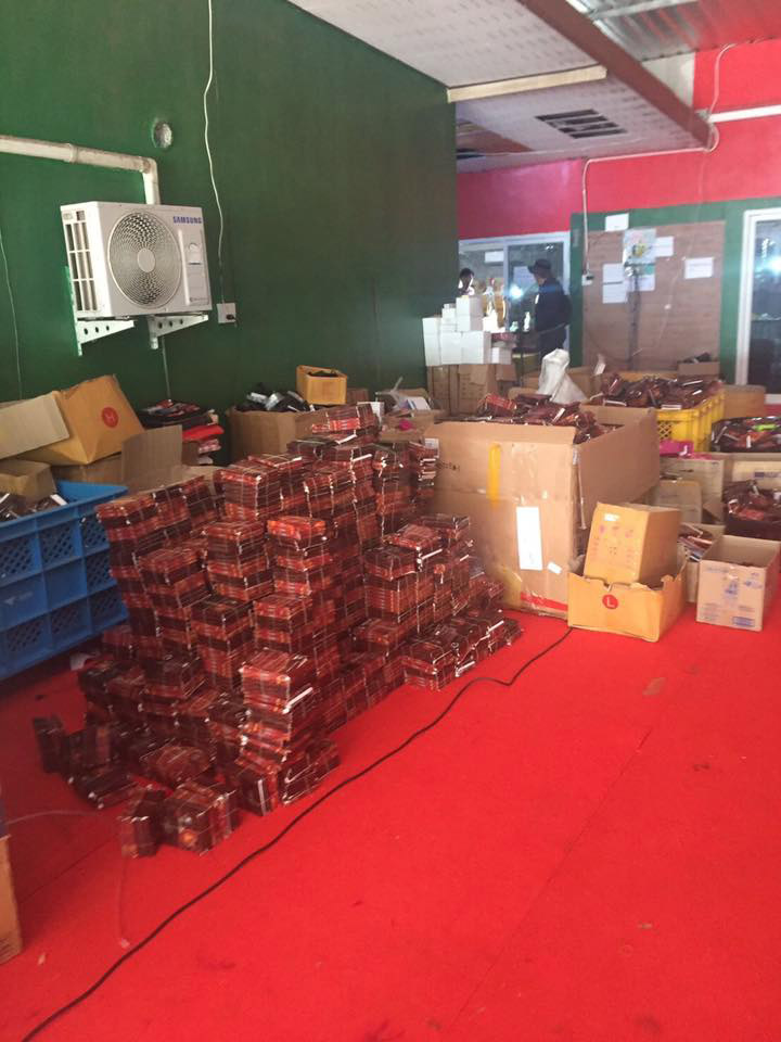 ราชินี บาร์เรียขายครื่องสำอางเถื่อน