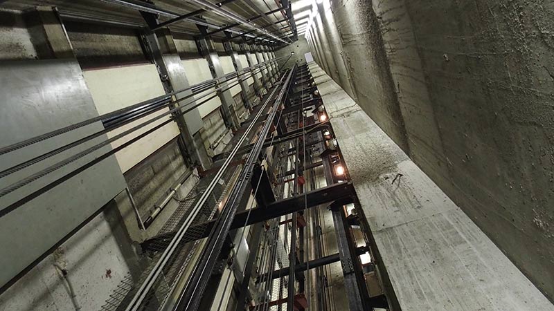 ลิฟต์หนีบคนตาย