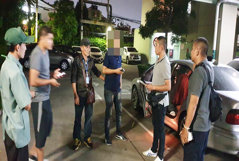 ทุบรถชิงทรัพย์