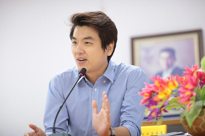 ปิยบุตร แสงกนกกุล