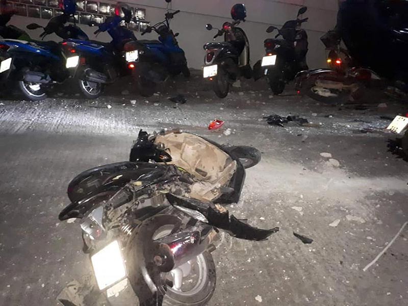 รถตกลานจอดรถ