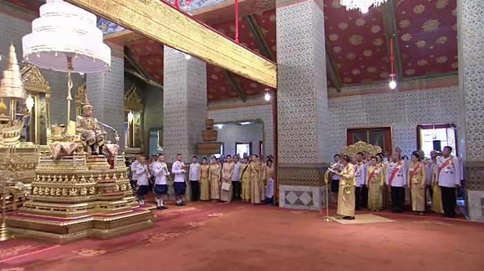 พระบาทสมเด็จพระเจ้าอยู่หัว เสด็จออกมหาสมาคม