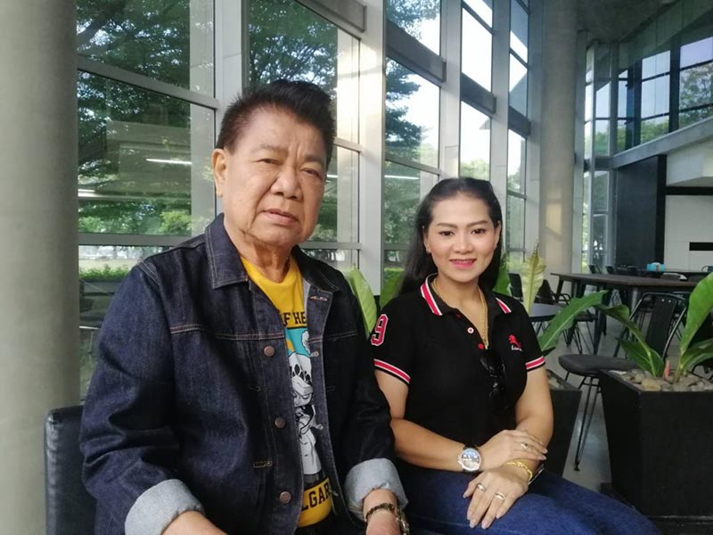 ครูชลธี ธารทอง