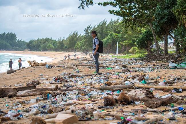 ขยะริมชายหาด