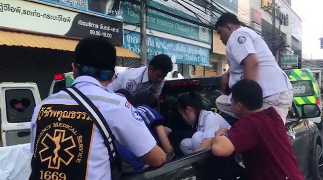 คลอดลูกบนรถ