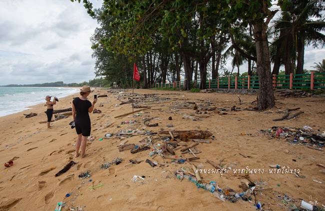 ขยะริมชายหาด