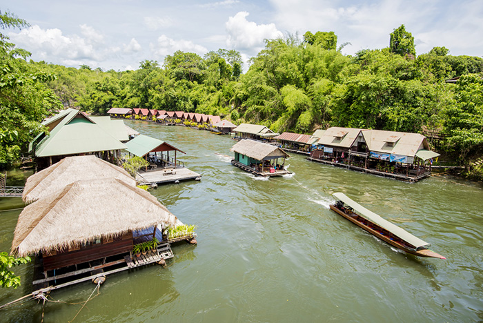 นั่งรถไฟไปเที่ยวกาญจนบุรี