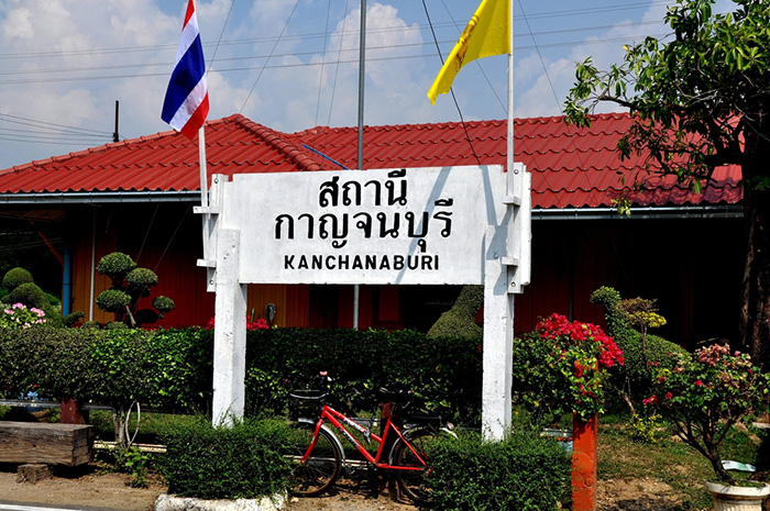 นั่งรถไฟไปเที่ยวกาญจนบุรี