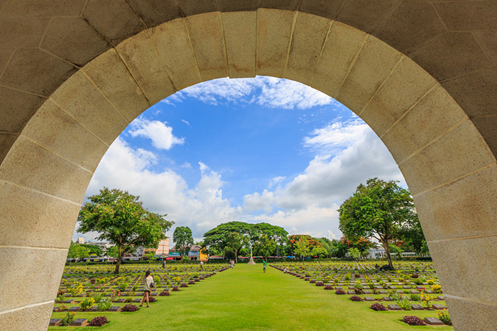นั่งรถไฟไปเที่ยวกาญจนบุรี