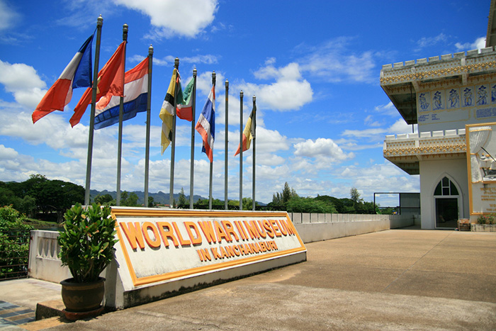 นั่งรถไฟไปเที่ยวกาญจนบุรี