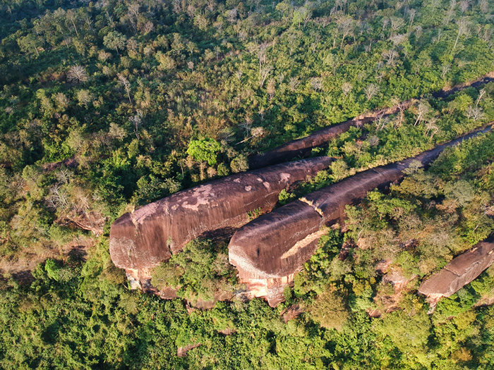 หินสามวาฬ จ.บึงกาฬ