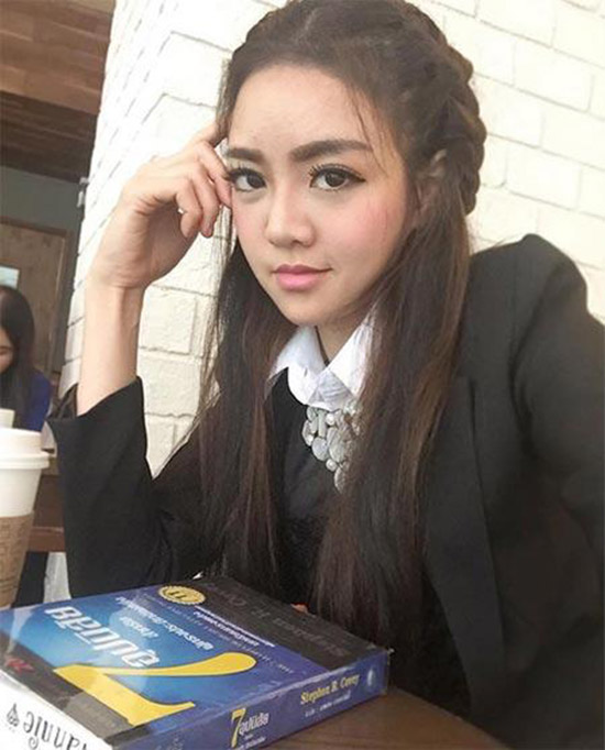 แนนนี่ เกิร์ลลี่ เบอร์รี่