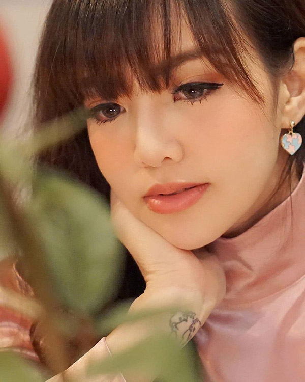 แนนนี่ เกิร์ลลี่ เบอร์รี่