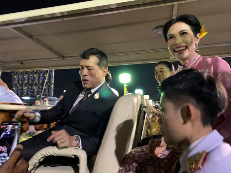 ในหลวง พระราชินี เสด็จฯ 