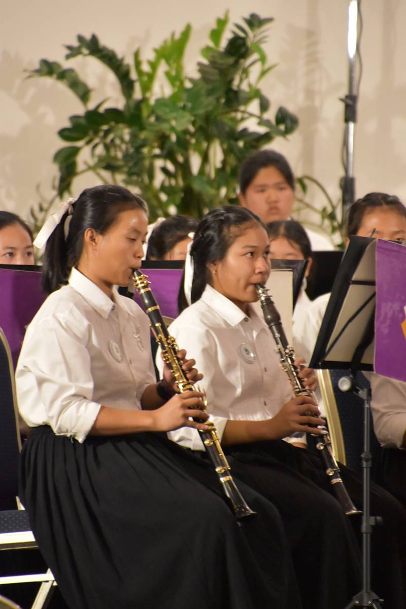 วงดุริยางค์หญิงล้วนจากโรงเรียนสุรนารีวิทยา