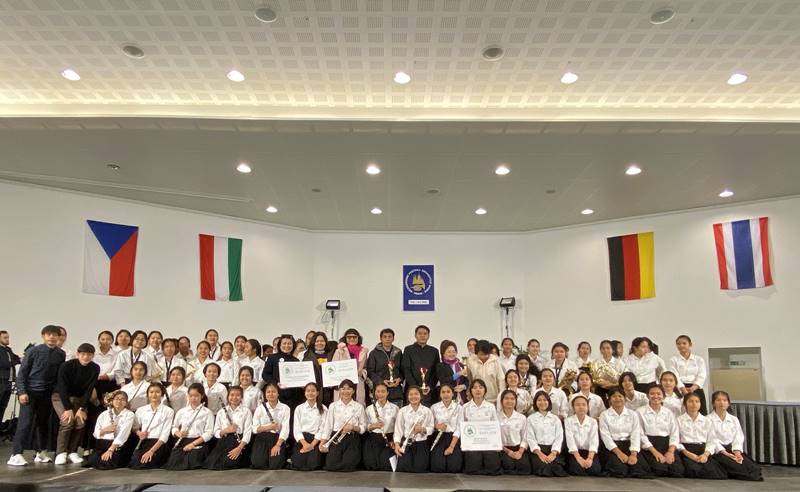 วงดุริยางค์หญิงล้วนจากโรงเรียนสุรนารีวิทยา