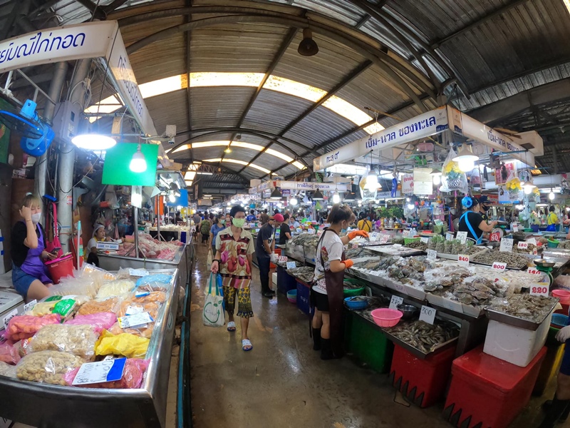 ตลาดยิ่งเจริญ
