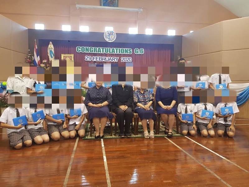 โรงเรียนเอกชนให้นักเรียนหมอบกราบ