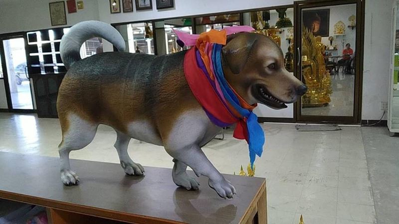 รูปปั้นเตี้ย มช.