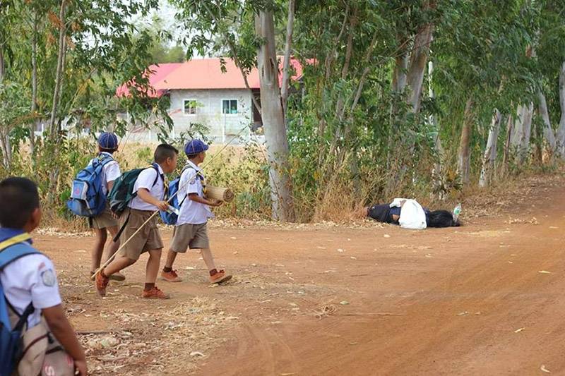 ครูแต่งผีหลอกนักเรียน