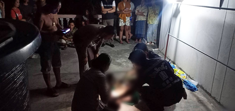 เด็กผูกคอตาย