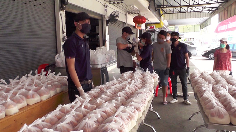 ร้านข้าวต้มเพชรบูรณ์แจกไข่ฟรี