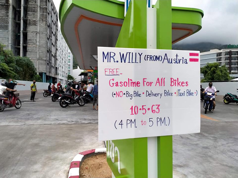 ฝรั่งเหมาปั๊มน้ำมัน ให้ชาวบ้านเติมฟรี