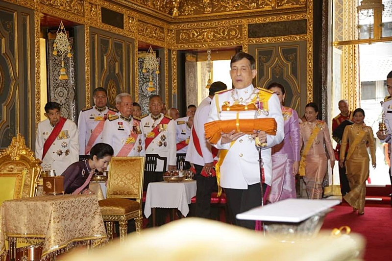 ในหลวง ร.10  