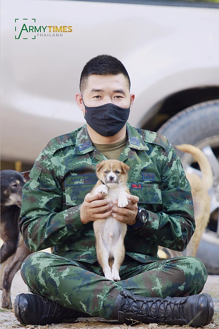 พี่ทหารชายแดนใต้ กับ เจ้าลูกหมาตัวเล็ก 